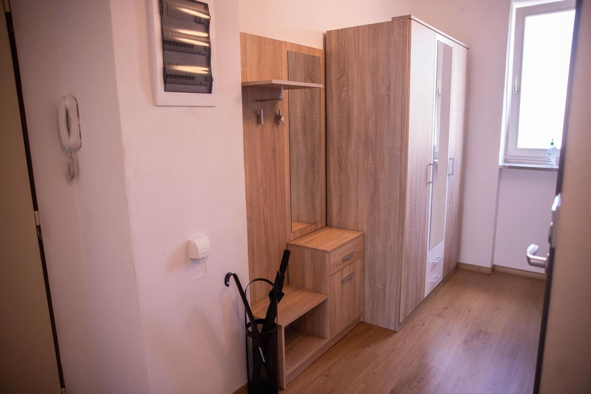 Prostorny Byt V Centru U Reky, 2 Loznice, Balkon Hradec Králové Extérieur photo