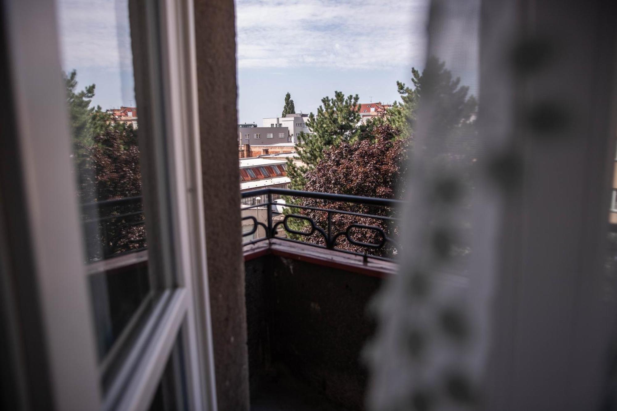 Prostorny Byt V Centru U Reky, 2 Loznice, Balkon Hradec Králové Extérieur photo